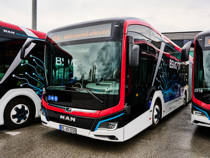 Die Braunschweiger Verkehrs-GmbH (BSVG) hat die ersten vier neuen Elektrobusse vorgestellt,