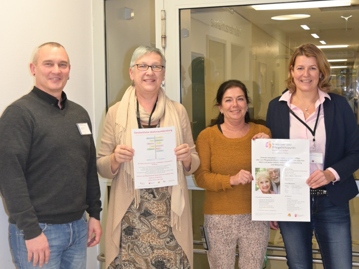 Freuen sich über das neue Pflegeberatungsangebot (von links): Florian Hinz, Pflegedirektor im Klinikum Peine, Katarzyna Galuszka-Stolz vom Senioren- und Pflegestützpunkt Niedersachsen im Landkreis Peine, Christine Leckelt, Leiterin des Sozialdienstes im Klinikum Peine und Bianca Kaiser vom Senioren- und Pflegestützpunkt Niedersachsen im Landkreis Peine