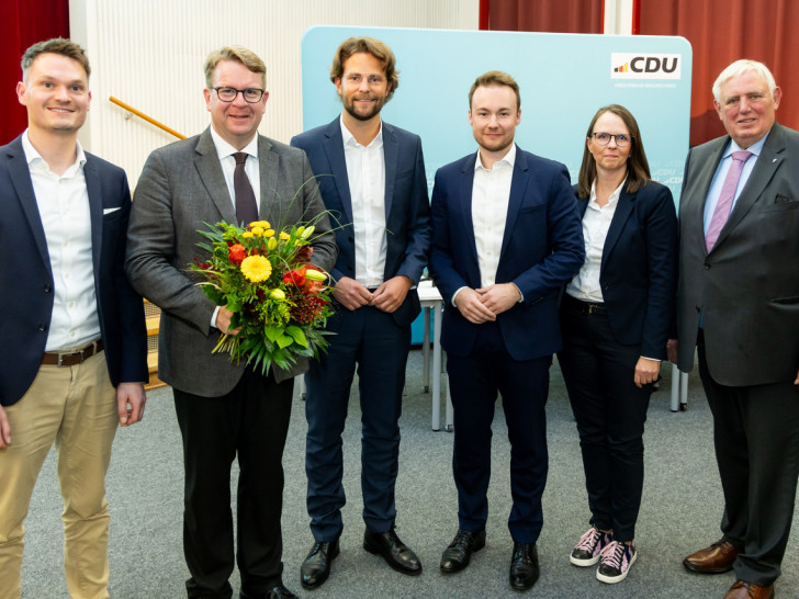 Claas Merfort, Carsten Müller, Gerrit Stühmeier, Maximilian Pohler, Heike Otto und Karl Josef Laumann (v. li.).