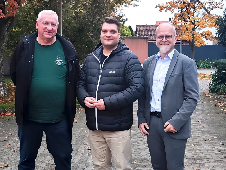 Der neue Vorsitzende Daniel Eimers (Mitte), zusammen mit den beiden Stellvertretern Frank Denecke (links) und Tobias Breske.