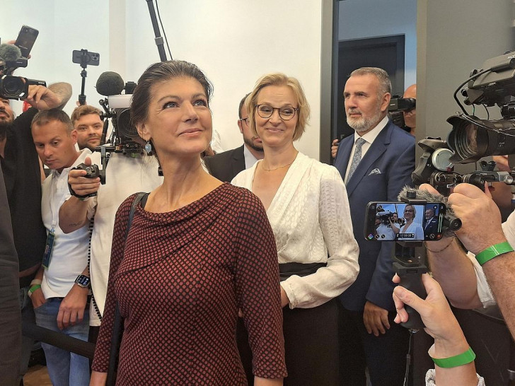 Sahra Wagenknecht, Katja Wolf und Steffen Schütz am Wahlabend in Thüringen (Archiv)