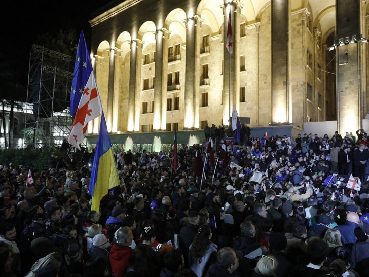 Proteste in Georgien gegen das offizielle Wahlergebnis am 28.10.24