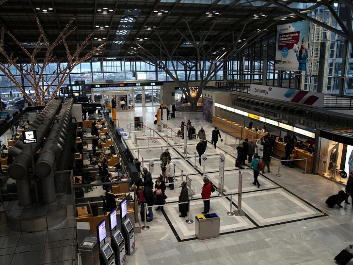 Abfertigungshalle Flughafen Stuttgart (Archiv)