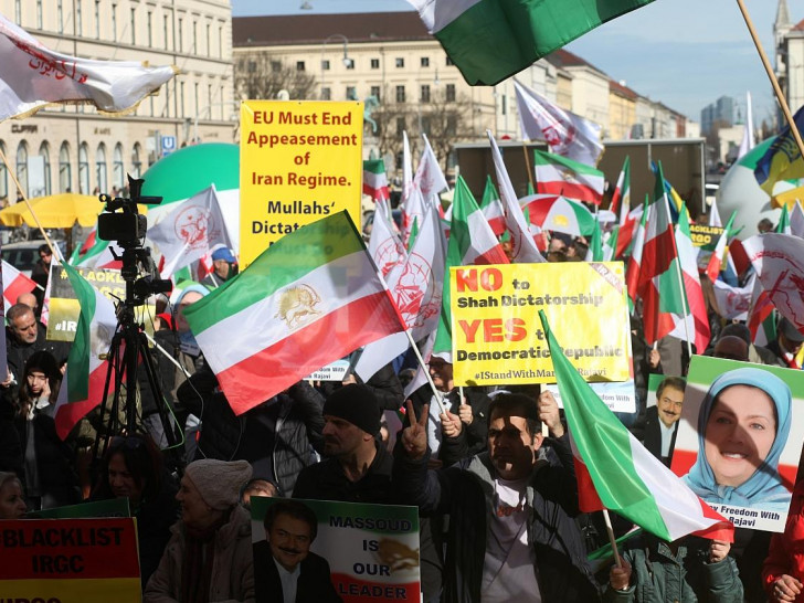 Protest gehen Iran vor Münchner Sicherheitskonferenz (Archiv)