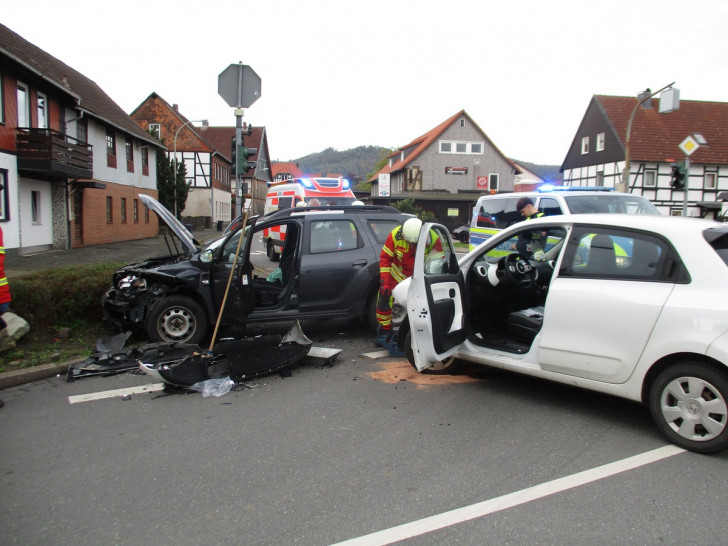 Die Fahrzeuge waren nach dem Unfall nicht mehr fahrbereit.