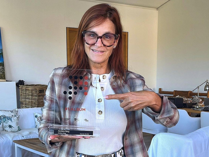 Andrea Berg mit dem "Nummer 1 Award" am 25.10.2024