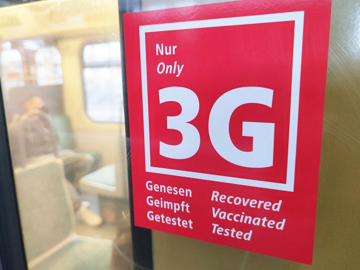 3G-Hinweis in einer S-Bahn (Archiv)