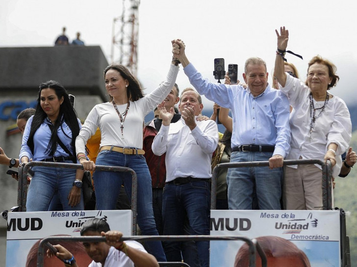 Venezuelas Oppositionsführer Maria Corina Machado und Edmundo Gonzalez bei einem Protest gegen das Wahlergebnis im Juli 2024