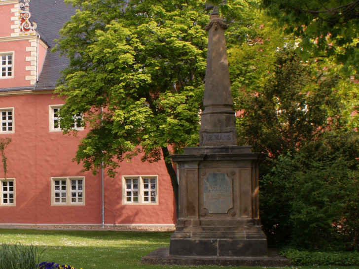 Ab 1960 stand das Denkmal seitlich vor dem Zeughaus. 