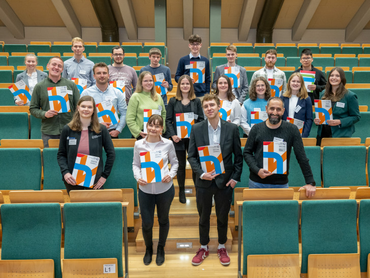 Gruppenfoto beim Matching-Abend zur Vergabe des Deutschlandstipendiums in der Ostfalia.