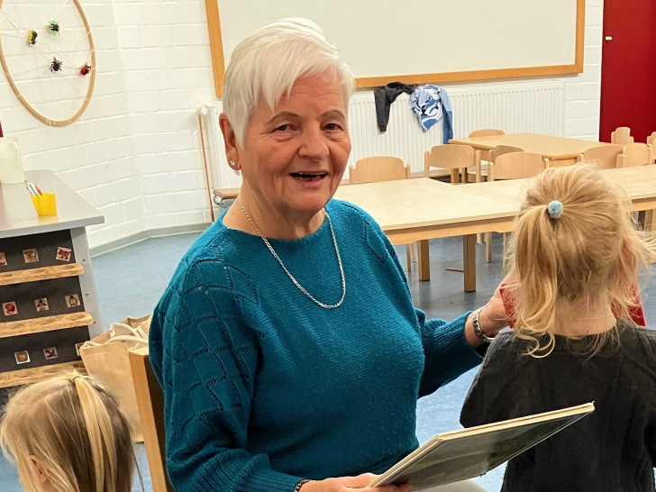 Monika Grotjahn liest regelmäßig in der Johanniter-Kita Döhren