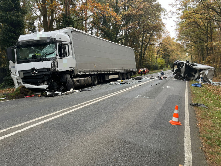 Zu einem tödlichen Verkehrsunfall kam es heute gegen kurz vor 8 Uhr auf der B248 