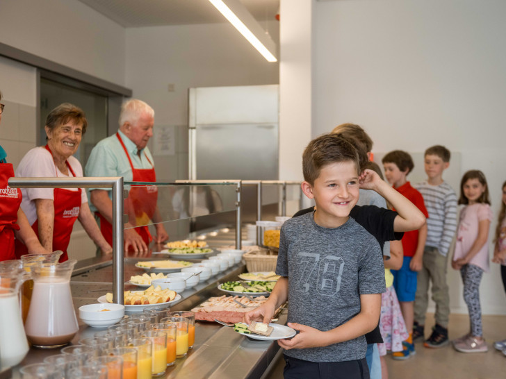 Am brotZeit-Buffet: Hier bekommt jedes Kind ein richtiges Frühstück.