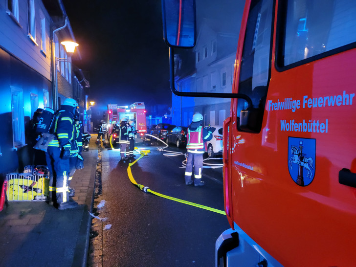 Die Feuerwehr war mit etlichen Kameraden vor Ort.