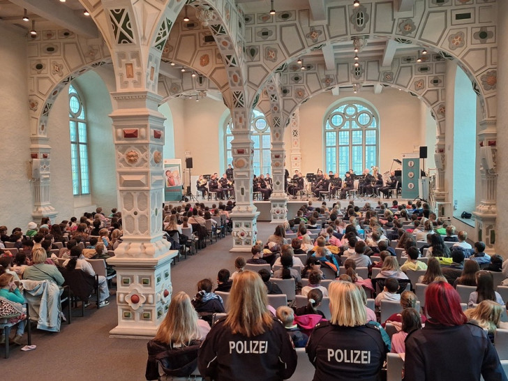 Polizeiorchester Niedersachsen spielt Präventionsstück "Namene" im Juleum in Helmstedt.