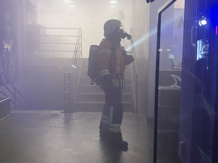 In der vergangenen Nacht kam es zu einem Schwelbrand in einem Geschäft in der Innenstadt.