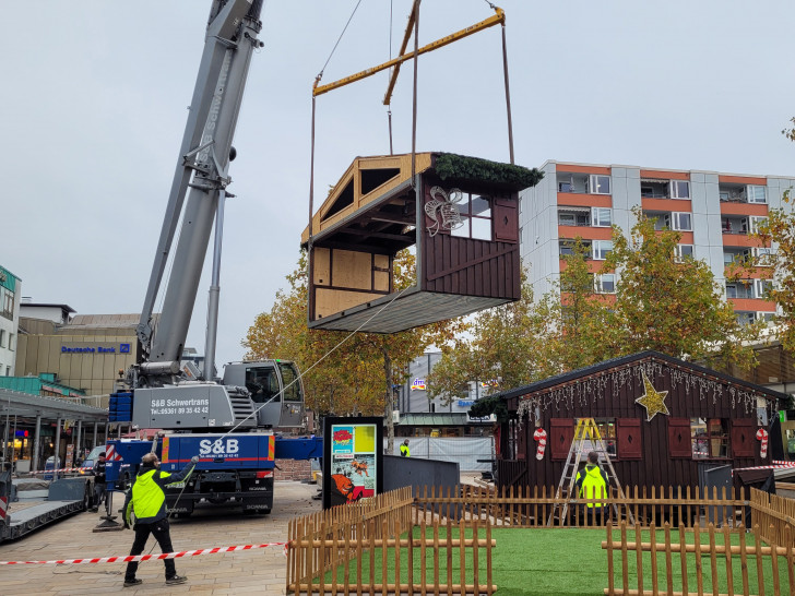 Der Weihnachtsmarkt nimmt Form an.