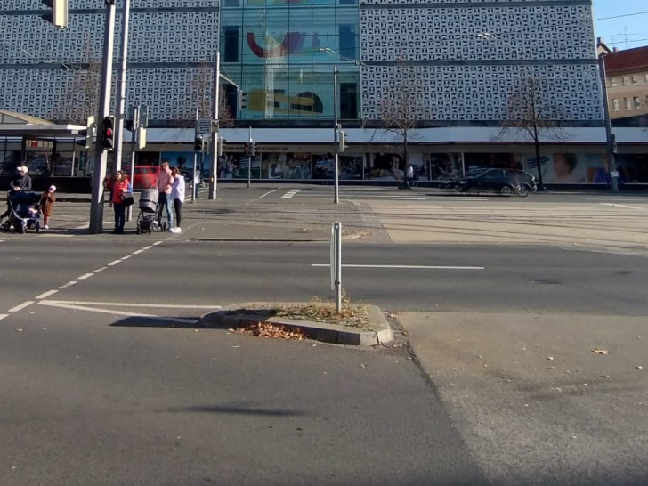 Diese Verkehrsinsel wird zurückgebaut.