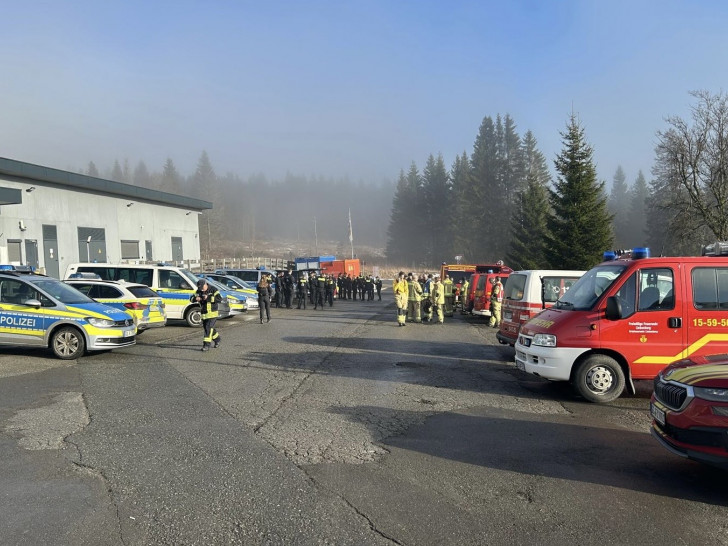 Mit einem großen Aufgebot von Einsatzkräften wurde nach der Person gesucht.