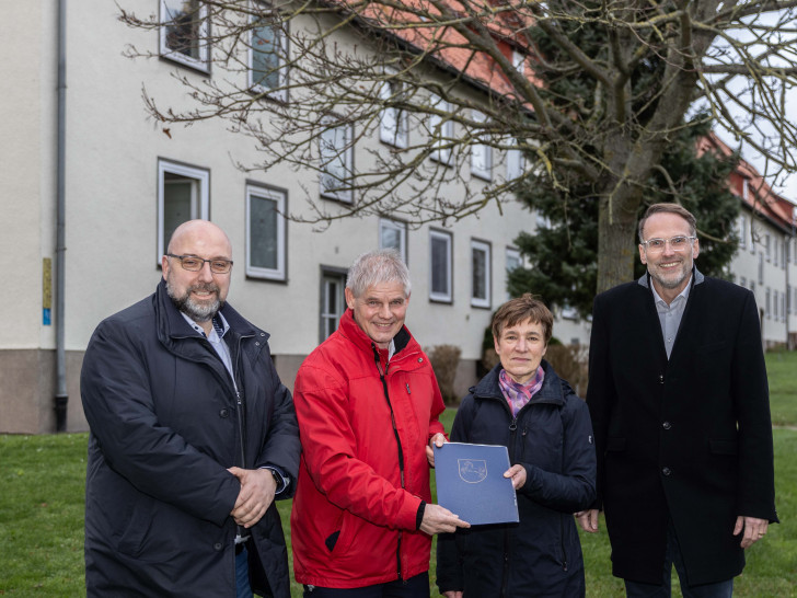 v.l.: Erster Stadtrat Eric Neiseke, Oberbürgermeister Frank Klingebiel, Astrid Paus (Amt für Landesentwicklung) und Stadtrat Michael Tacke.