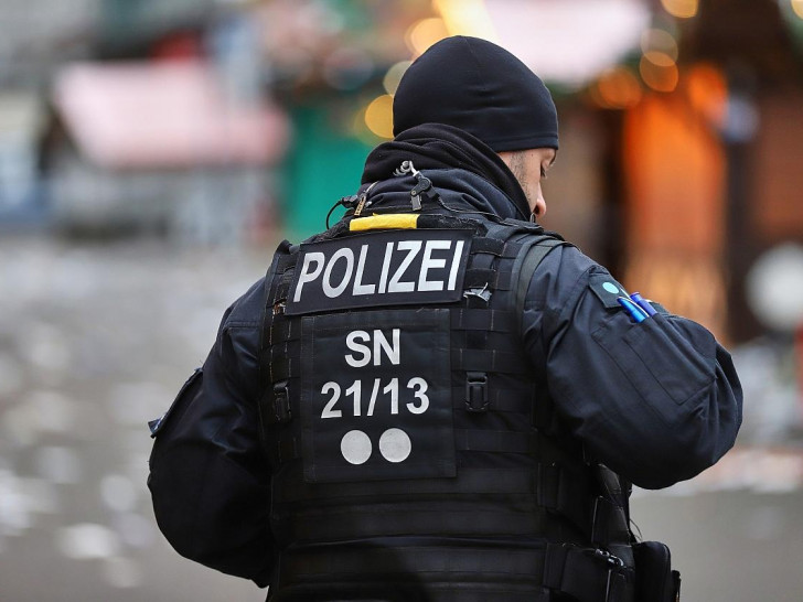 Polizei am Tatort nach Anschlag auf Magdeburger Weihnachtsmarkt am 21.12.2024