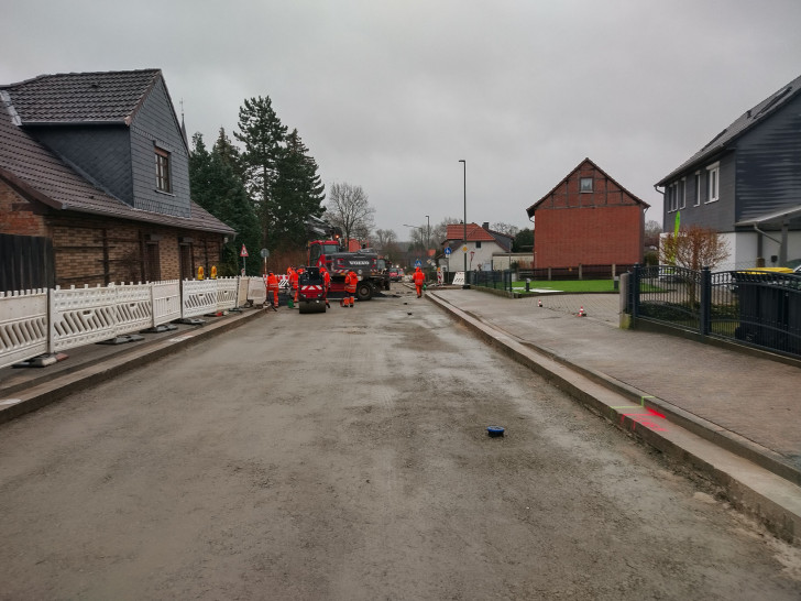 Das laufende Bauprojekt auf der Schapener Straße in Weddel.