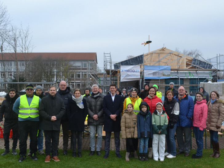 Feierliches Richtfest für den Erweiterungsbau der Albert-Schweitzer-Grundschule.