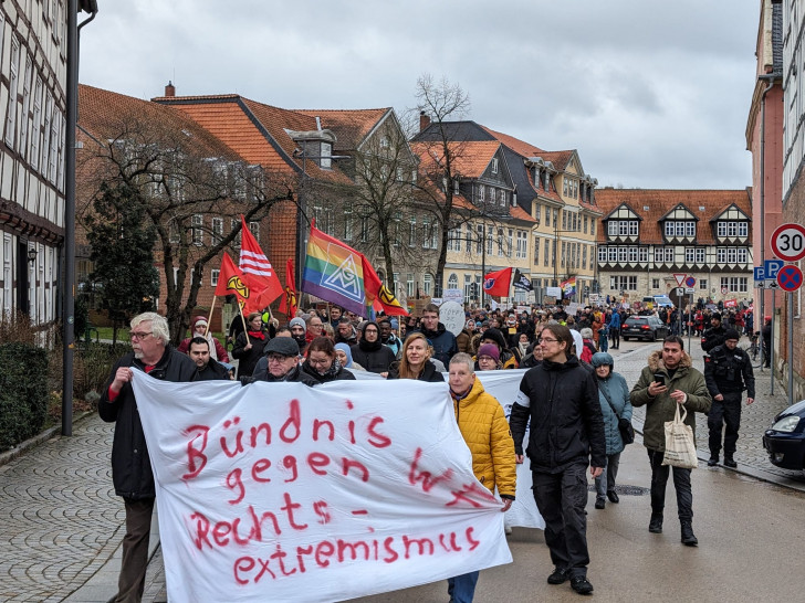 Die Kundgebung des Bündnis gegen Rechtsextremismus endete mit einem Demonstrationszug durch die Innenstadt von Wolfenbüttel.