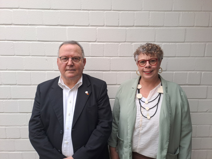 v.l.: Reiner Knoll und Nicole Bliesener nach der Wahl in Veltenhof.