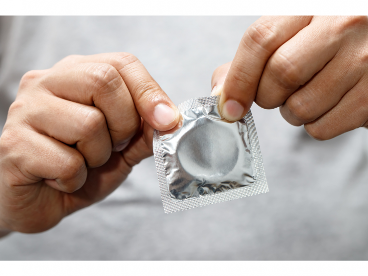 Kondome schützen vor sexuell übertragbaren Krankheiten. Kondome sind das Verhütungsmittel Nr. 1 in Deutschland.  