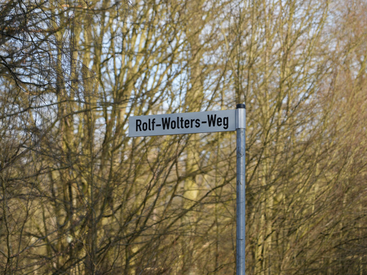 Schild des neuen Rolf-Wolters-Weges.