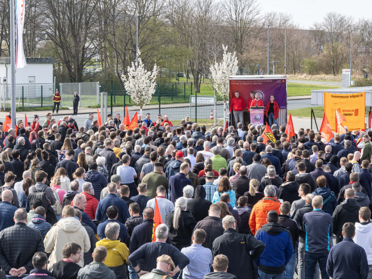  2.400 Bosch-Beschäftigte protestierten gegen den Stellenabbau.