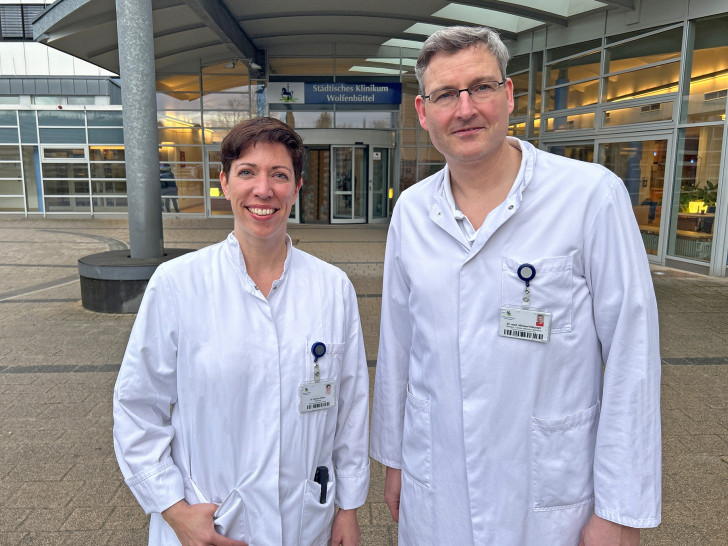 Sind ein eingespieltes Team: Oberärztin Dr. Marleen Pöhler und Oberarzt Dr. Michael Hötzeldt der Klinik für Gynäkologie und Geburtshilfe.