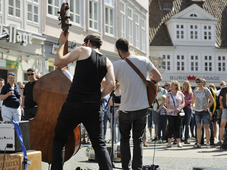 Internationale Musikerinnen und Musiker machen die Braunschweiger Innenstadt beim Straßenfestival Buskers zu ihrer Bühne.