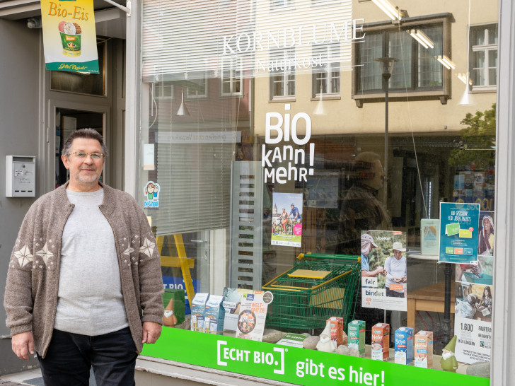 Michael Beck vor seinem Geschäft in der Breiten Herzogstrasse 18 a.