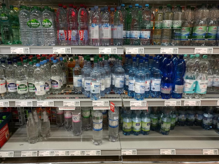 Wasserflaschen (Archiv)