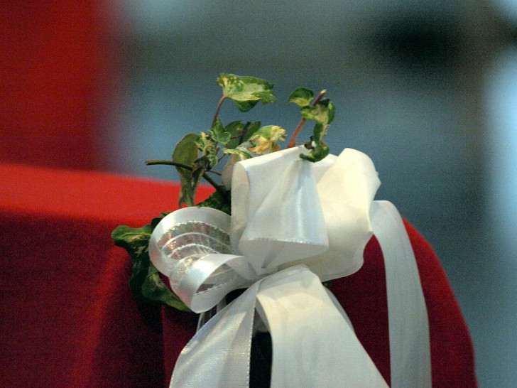 Schmuck bei einer Hochzeit (Archiv)