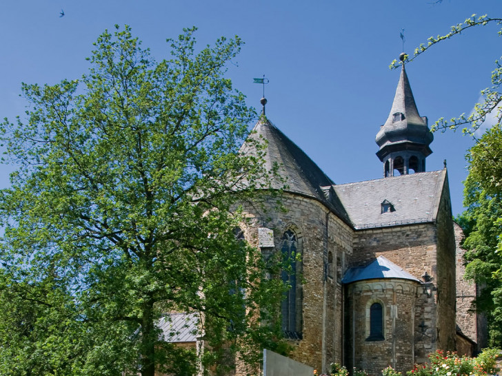Auf der Wiese vor der Frankenberger Kirche in Goslar startet die Open Stage im Juni.