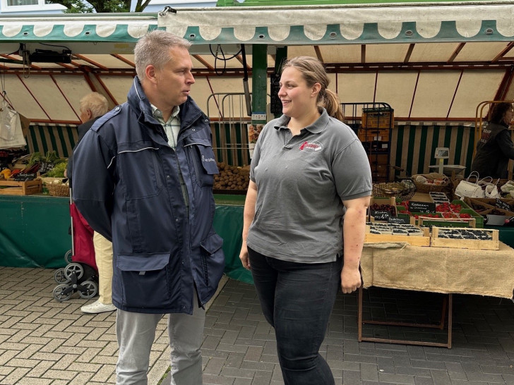 Marktexperte Thomas Meinecke (Stadt Gifhorn) im Gespräch mit Viktoria Kuhls.