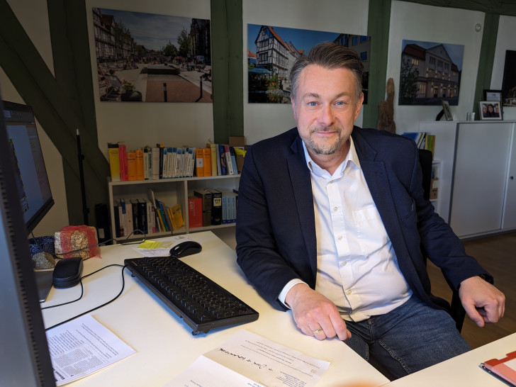 Halbzeit für Wolfenbüttels Bürgermeister Ivica Lukanic. Vor 2,5 Jahren hat er sein Büro im Rathaus bezogen.