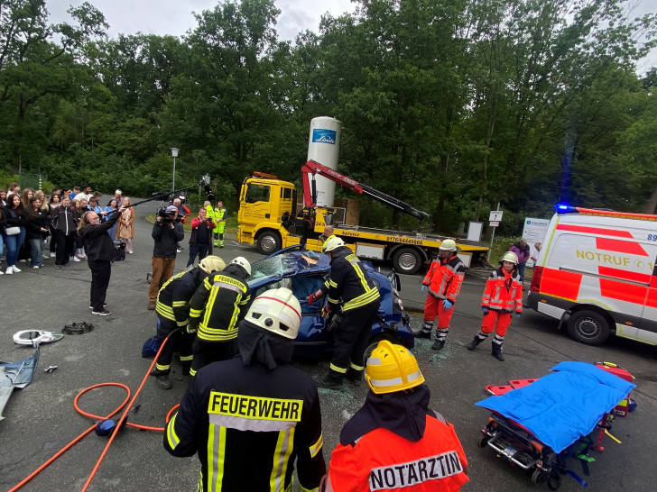 Schüler erlebten hautnah einen nachgestellten Unfall.