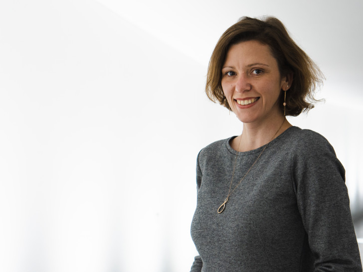 Bundestagsabgeordnete Anikó Merten - sie ist Berichterstatterin der FDP-Fraktion für Restitution und koloniales Erbe.