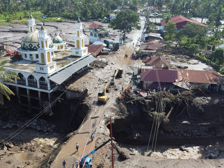 Folgen der Schlammlawinen vom Vulkan Marapi auf Sumatra im Mai 2024