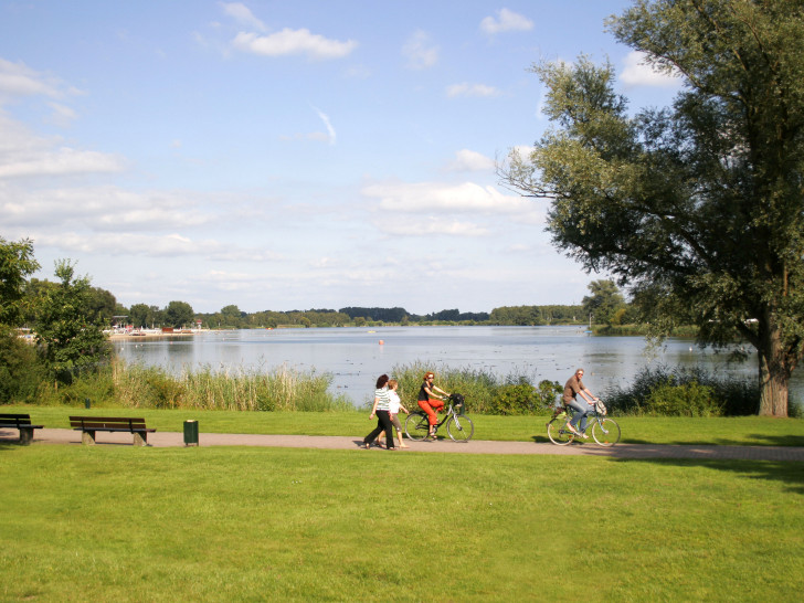  Am Allersee werden der Rundweg, die WC-Anlage und das Holzdeck renoviert. 