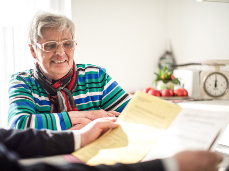 Mit dem Pilotprojekt „Aktiv am Küchentisch“ (AKKÜ) möchte der Landkreis eine neue Form der Gesundheits- und Lebensberatung für Seniorinnen und Senioren ab einem Alter von 65 Jahren etablieren. Symbolbild