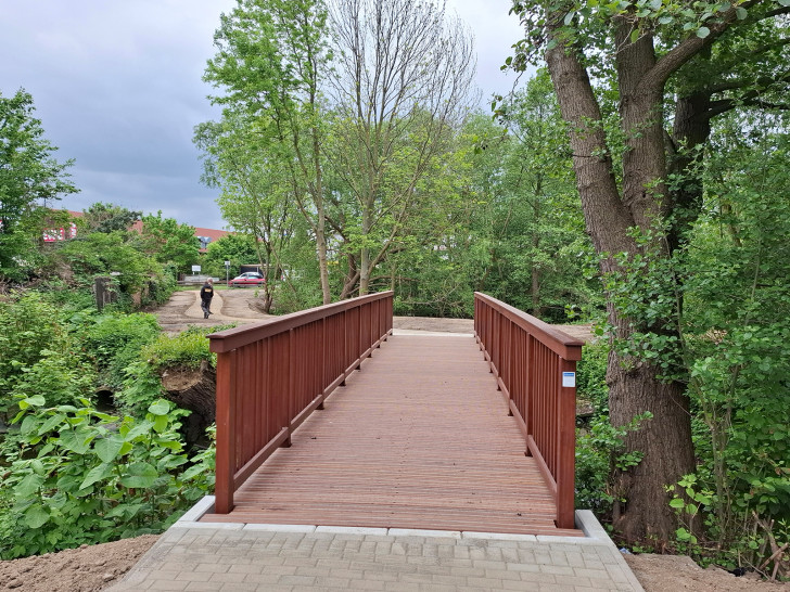  Mit der neu gesetzten Forresbrücke kann die Radau wieder überquert werden.