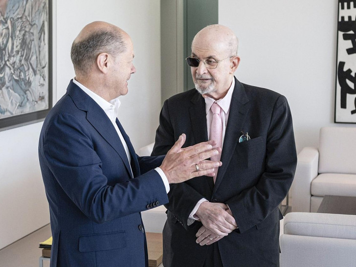 Olaf Scholz und Salman Rushdie am 16.05.2024