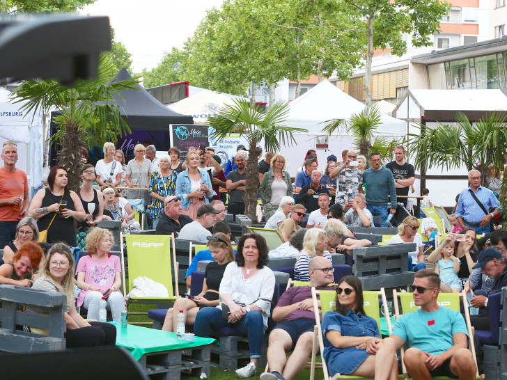 Sommerinszenierung in der Wolfsburger Innenstadt. 