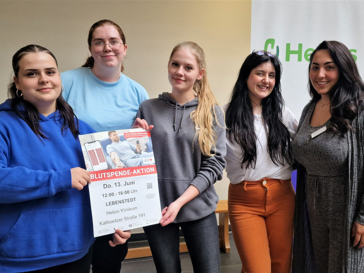 Das Organisationsteam der Blutspendenaktion im Helios Klinikum Salzgitter (v.l.): Büsra Beyoglu, Anita Weber, Anna Lena Gaedtke, Dilara Ari und Yaren Cici. 