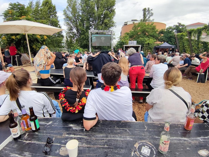 Public Viewing im Berliner Biergarten BRLO (Archiv)